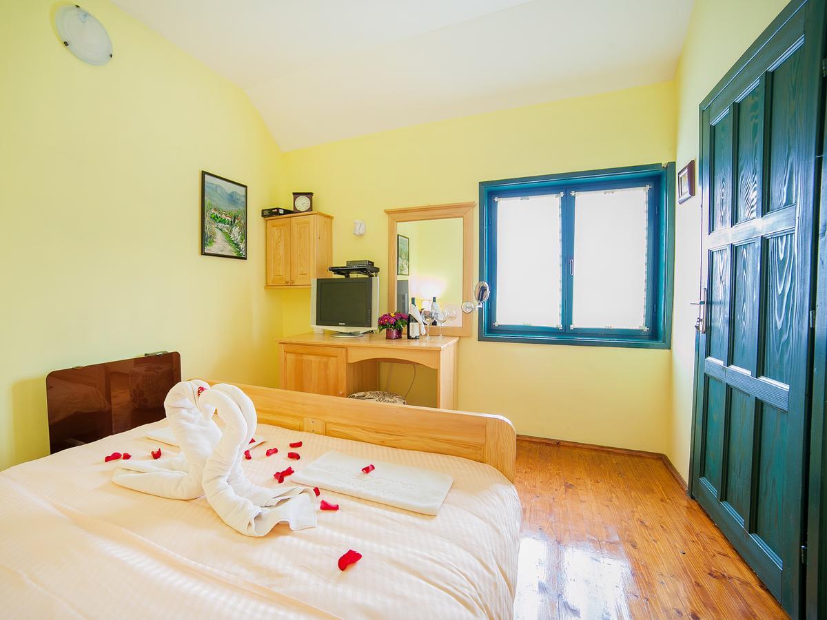 Hotel & Resort Gacka Мойковац Екстер'єр фото