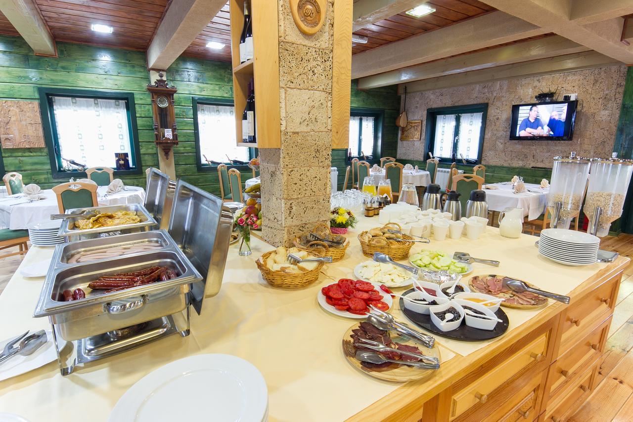 Hotel & Resort Gacka Мойковац Екстер'єр фото